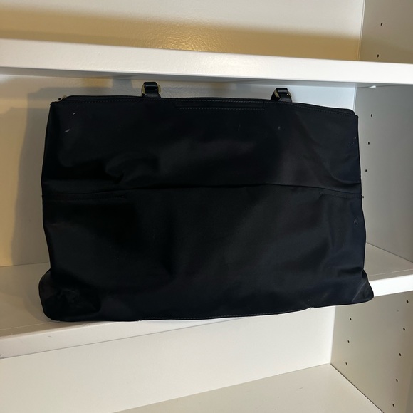 Tumi women’s computer-travel bag. Magnetic closures many organizing pockets. - Picture 4 of 9